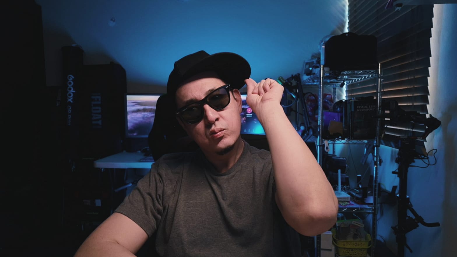Yasunari Murayama – audiovisual artist, digital rebel, VJ from Mexicali, creator of SurreAI Punk: a movement blending glitch art, AI-generated music, punk resistance and surreal visuals.